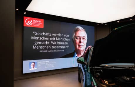 LED Leinwand mit Werbebotschaft