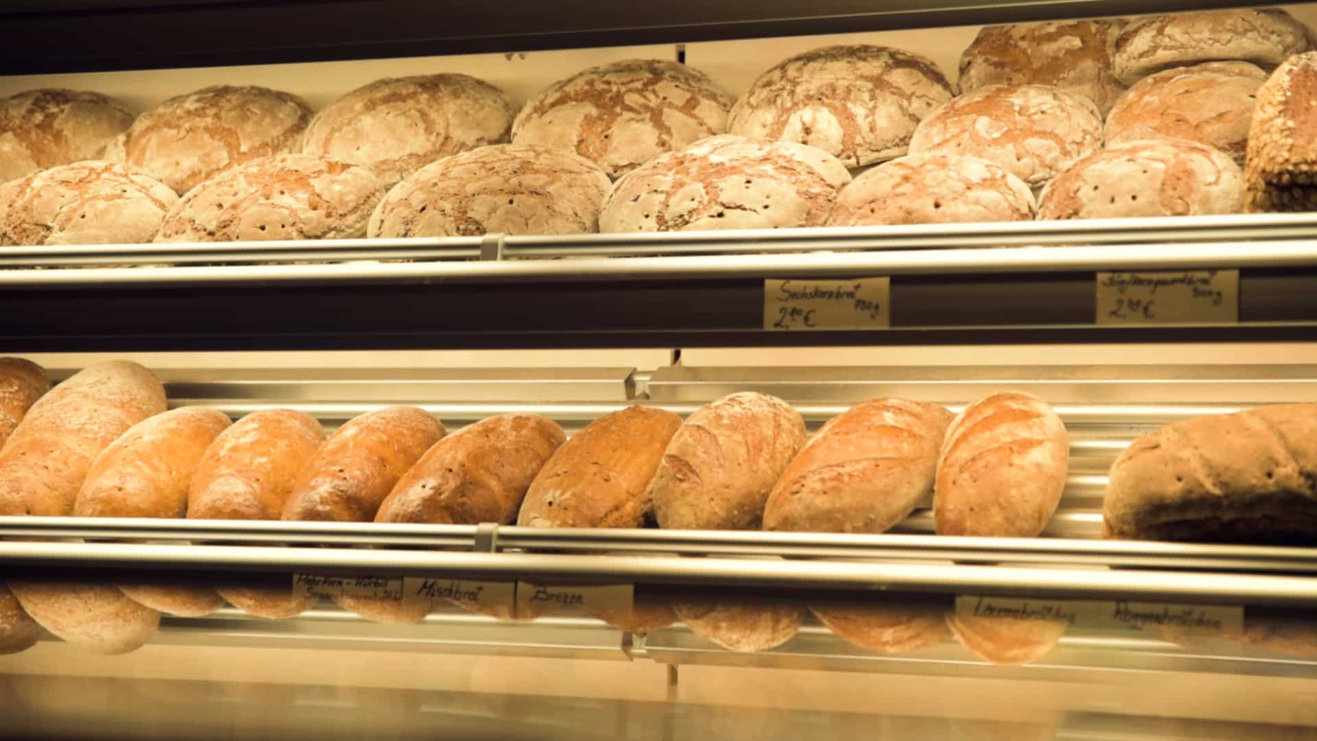 Bäckerei & Konditorei Ludwig Brötchen im Regal